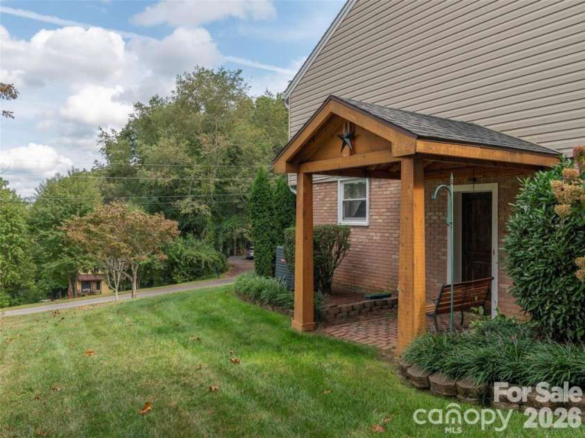 519 Nellie John Drive, Clyde, NC 28721.  MLS# CAR4395916, YatesRealty ID 32610. 
