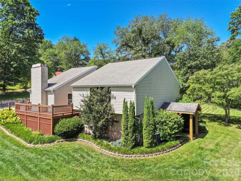 519 Nellie John Drive, Clyde, NC 28721.  MLS# CAR4395916, YatesRealty ID 32610. 