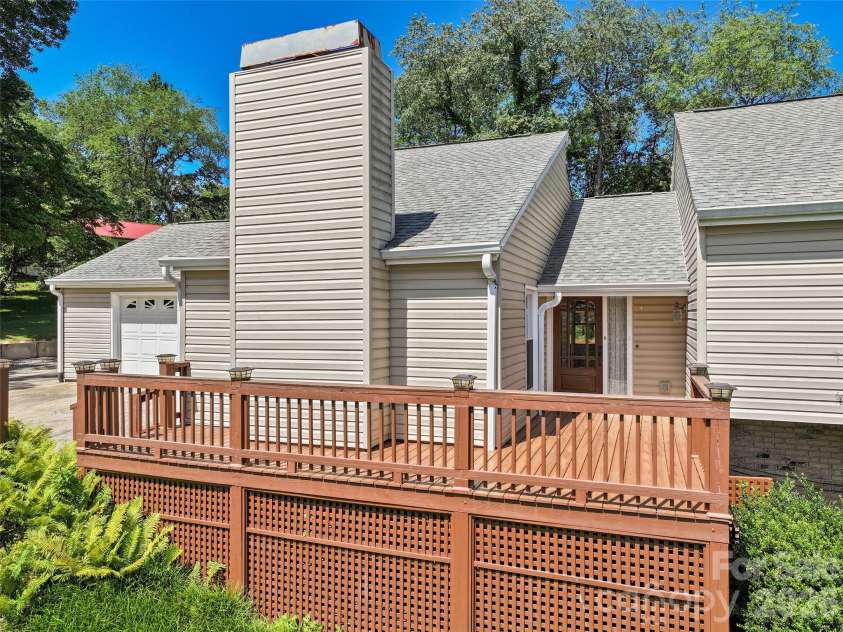 519 Nellie John Drive, Clyde, NC 28721.  MLS# CAR4395916, YatesRealty ID 32610. 