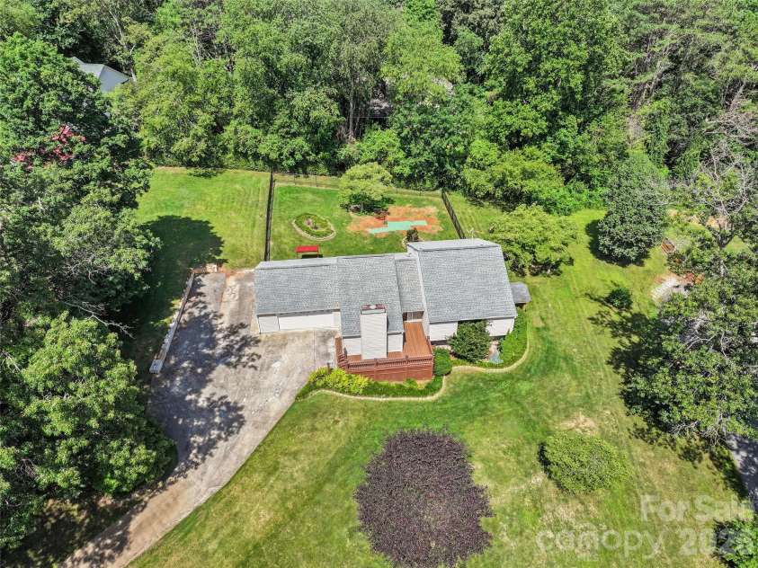 519 Nellie John Drive, Clyde, NC 28721.  MLS# CAR4395916, YatesRealty ID 32610. 