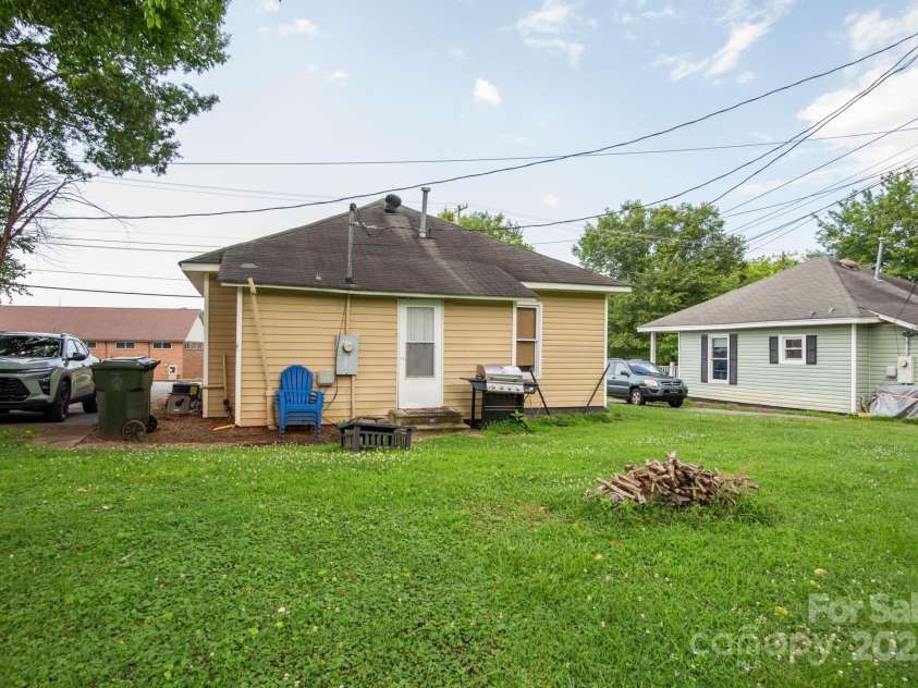 109 Fulton Street, Kings Mountain, NC 28086.  MLS# CAR4289026, YatesRealty ID 32613. 