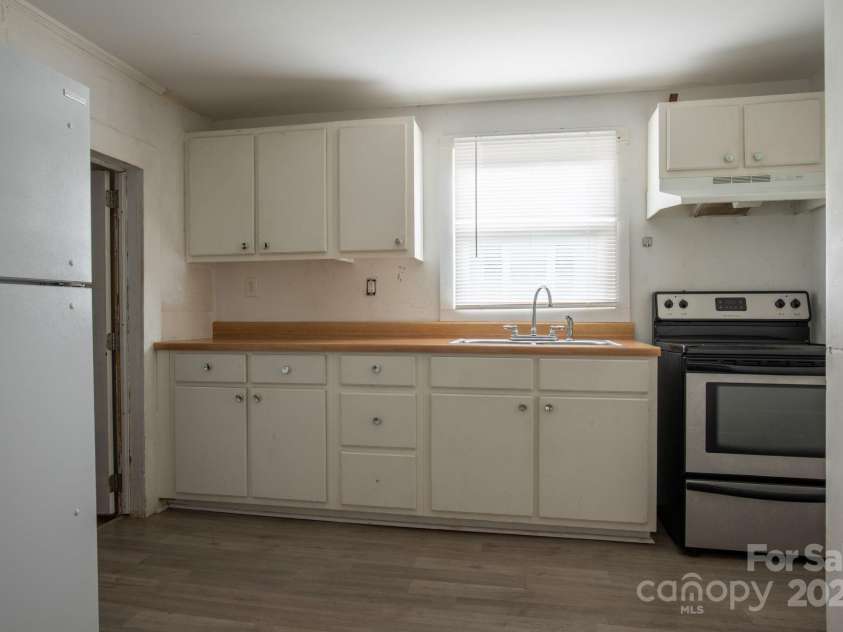 109 Fulton Street, Kings Mountain, NC 28086.  MLS# CAR4289026, YatesRealty ID 32613. Kitchen - Walker St