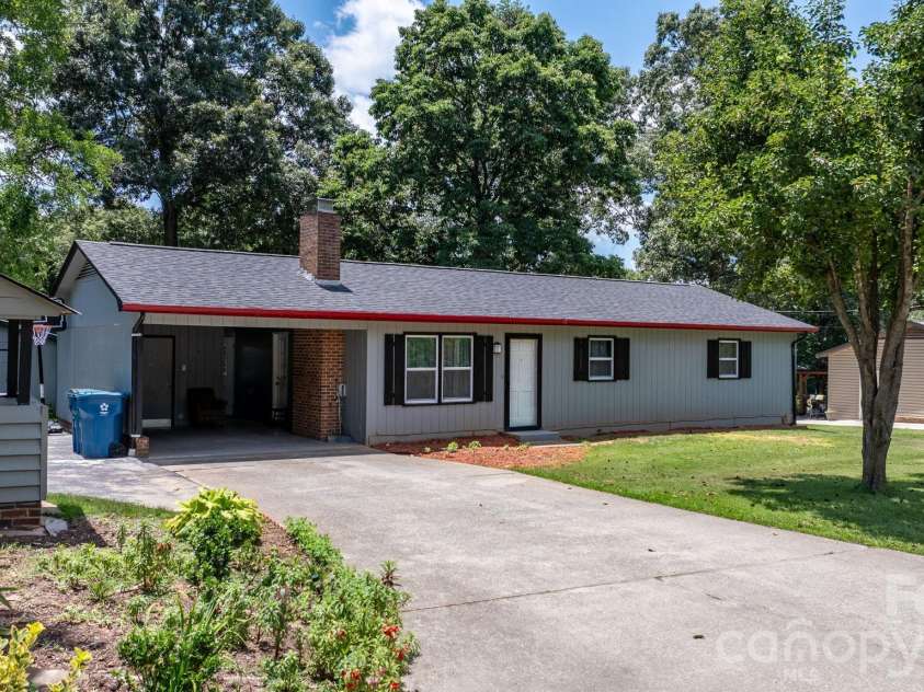 3246 21st Avenue, Hickory, NC 28601.  MLS# CAR4397345, YatesRealty ID 32614. 