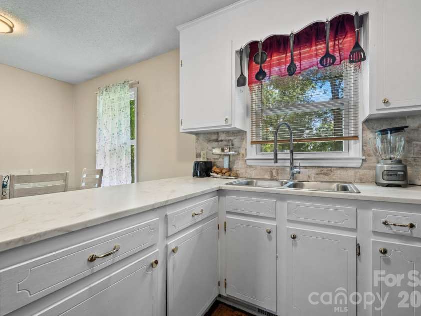 3246 21st Avenue, Hickory, NC 28601.  MLS# CAR4397345, YatesRealty ID 32614. 