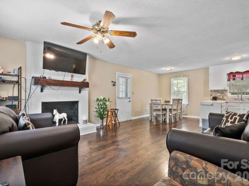 3246 21st Avenue, Hickory, NC 28601.  MLS# CAR4397345, YatesRealty ID 32614. 