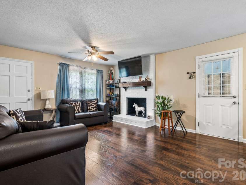 3246 21st Avenue, Hickory, NC 28601.  MLS# CAR4397345, YatesRealty ID 32614. 