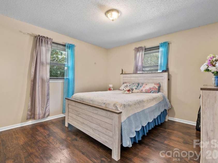 3246 21st Avenue, Hickory, NC 28601.  MLS# CAR4397345, YatesRealty ID 32614. 