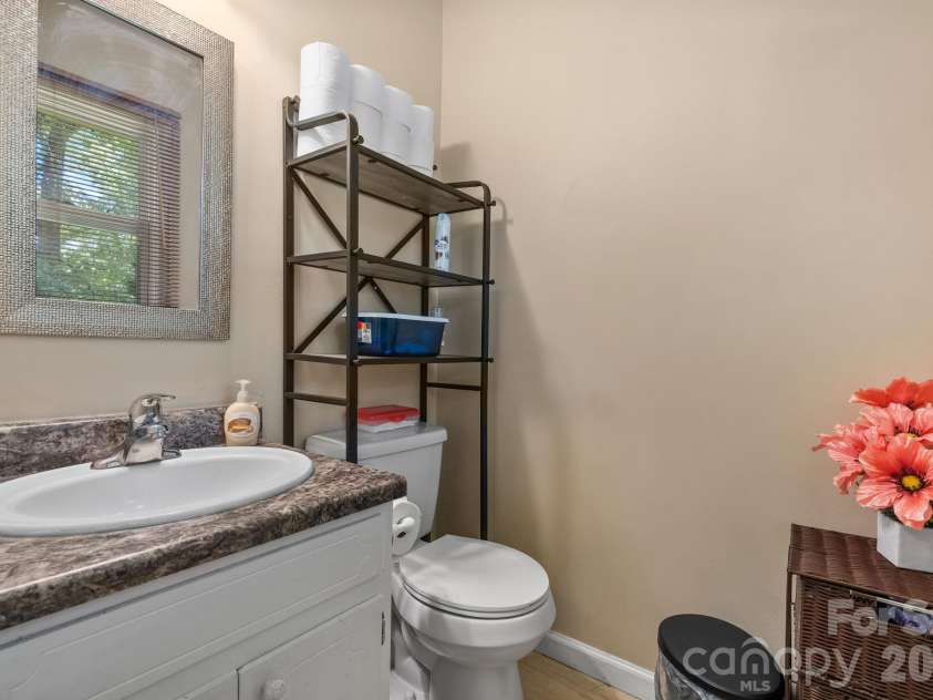 3246 21st Avenue, Hickory, NC 28601.  MLS# CAR4397345, YatesRealty ID 32614. 
