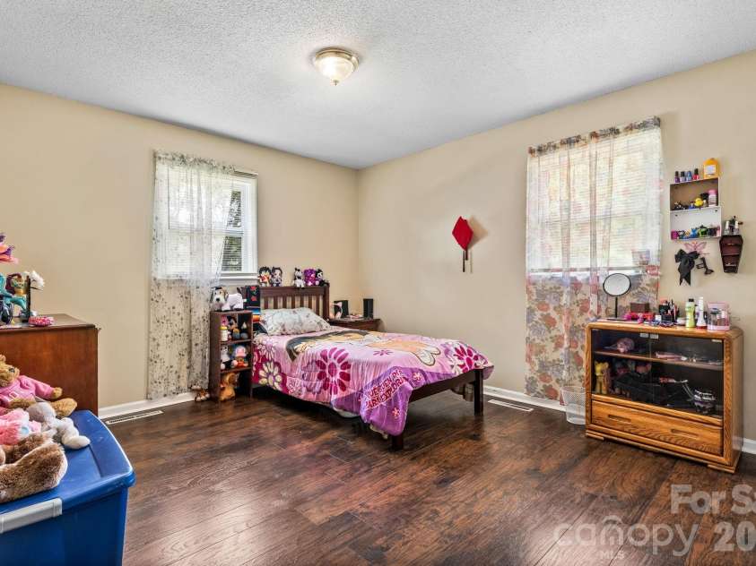 3246 21st Avenue, Hickory, NC 28601.  MLS# CAR4397345, YatesRealty ID 32614. 