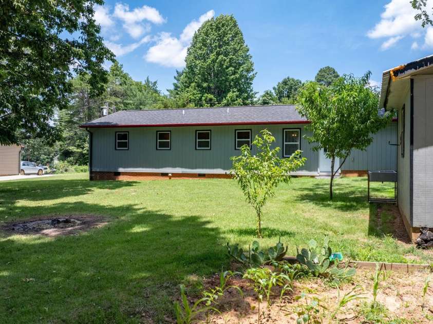3246 21st Avenue, Hickory, NC 28601.  MLS# CAR4397345, YatesRealty ID 32614. 