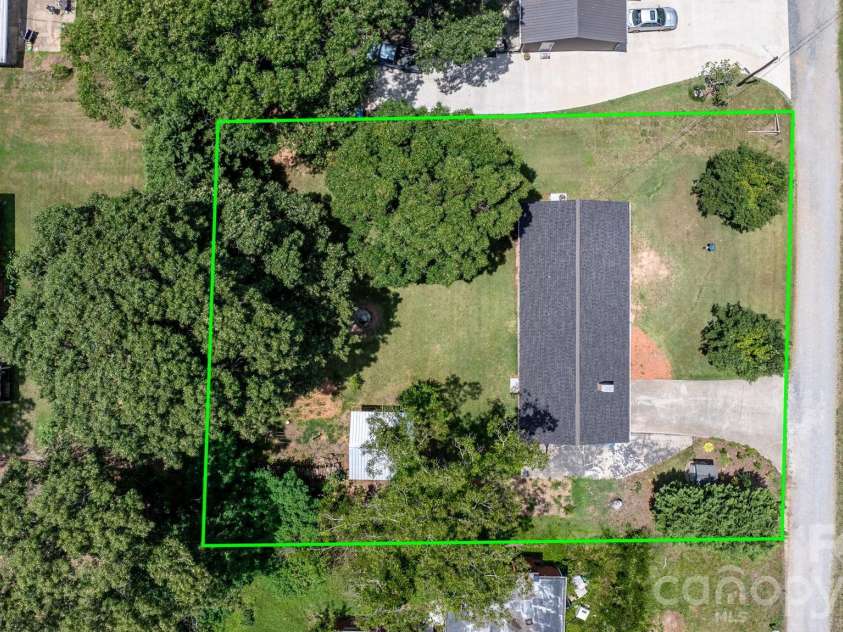 3246 21st Avenue, Hickory, NC 28601.  MLS# CAR4397345, YatesRealty ID 32614. 