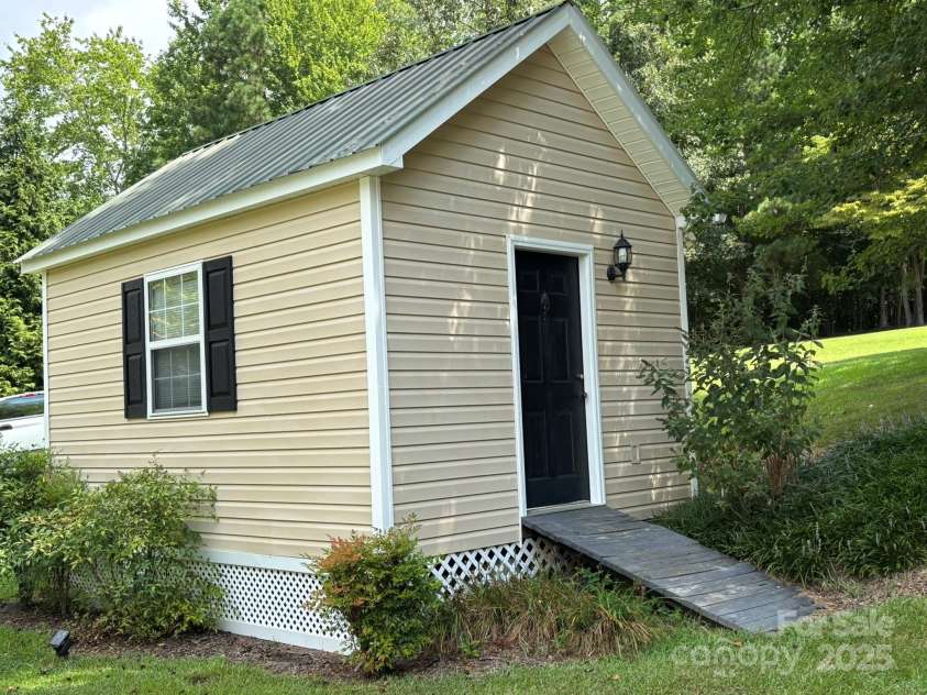 1015 Pekin Road, Troy, NC 27371.  MLS# CAR4290012, YatesRealty ID 32616. 