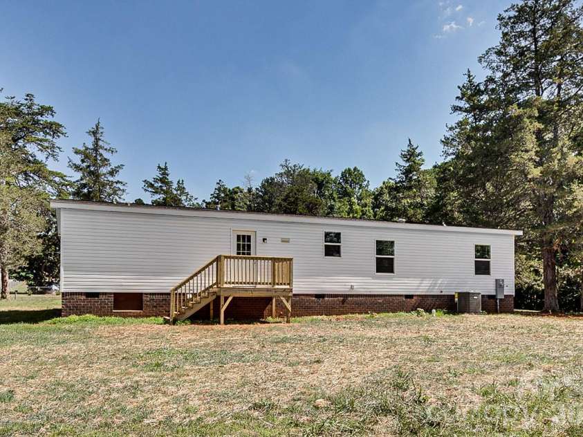 1848 Brittany Trail, Pleasant Garden, NC 27313.  MLS# CAR4394357, YatesRealty ID 32616. Back of home