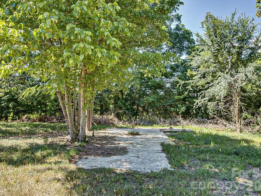 1848 Brittany Trail, Pleasant Garden, NC 27313.  MLS# CAR4394357, YatesRealty ID 32616. Back Yard