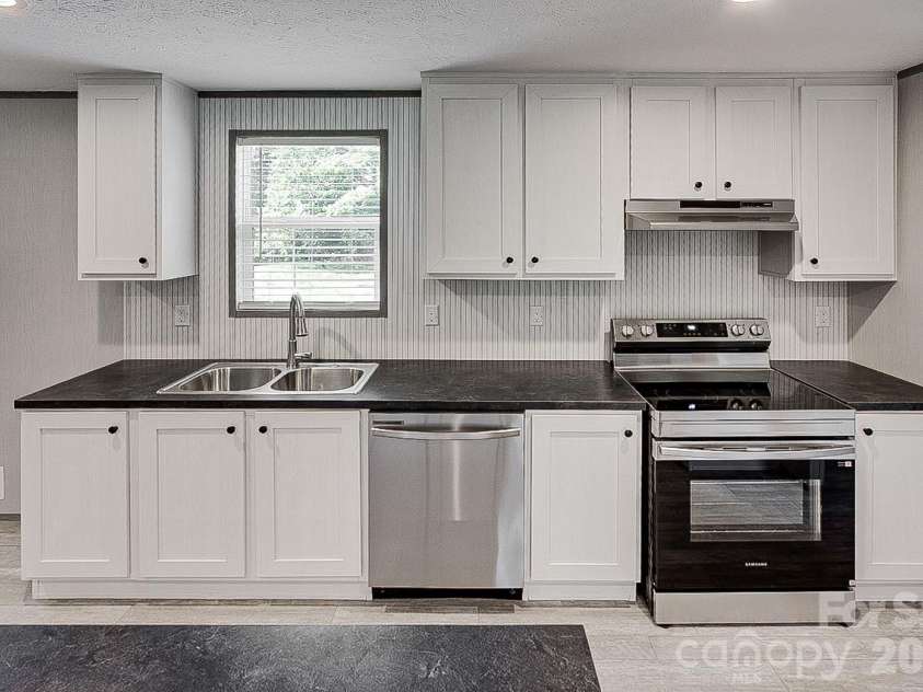 1848 Brittany Trail, Pleasant Garden, NC 27313.  MLS# CAR4394357, YatesRealty ID 32616. Dishwasher