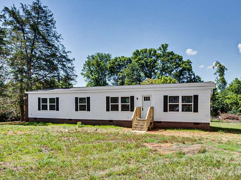 1848 Brittany Trail, Pleasant Garden, NC 27313.  MLS# CAR4394357, YatesRealty ID 32616. Frontof home