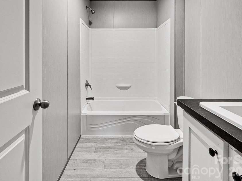 1848 Brittany Trail, Pleasant Garden, NC 27313.  MLS# CAR4394357, YatesRealty ID 32616. Hall Bath