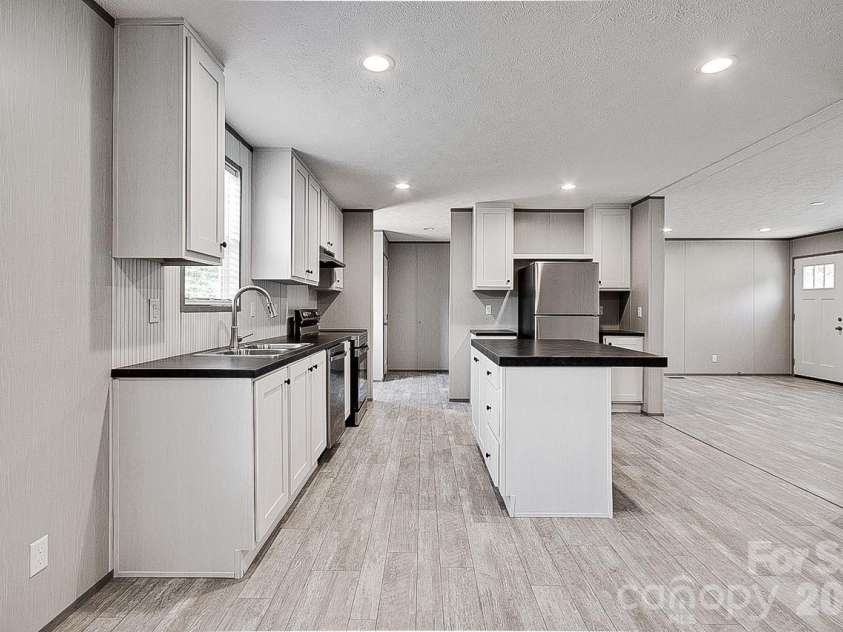 1848 Brittany Trail, Pleasant Garden, NC 27313.  MLS# CAR4394357, YatesRealty ID 32616. Kitchen