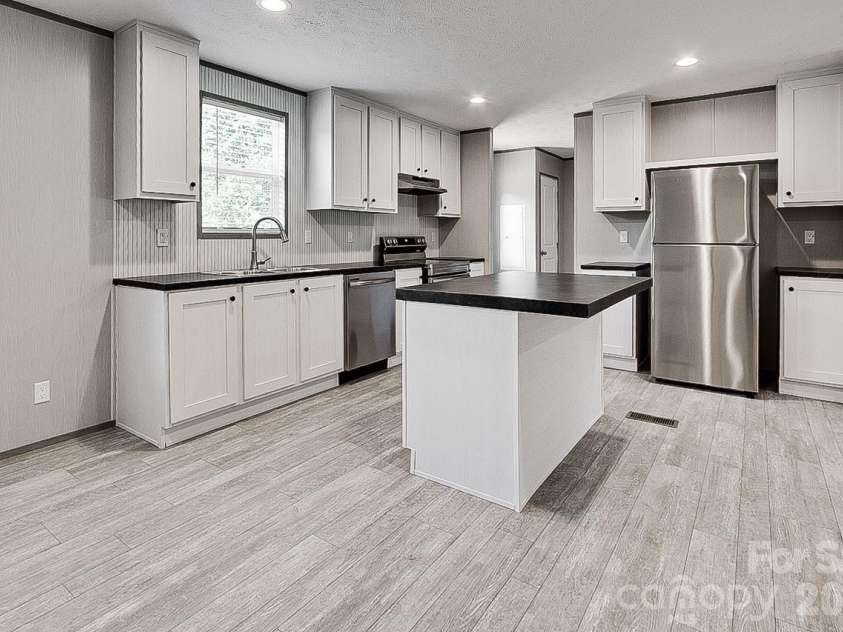 1848 Brittany Trail, Pleasant Garden, NC 27313.  MLS# CAR4394357, YatesRealty ID 32616. Kitchen