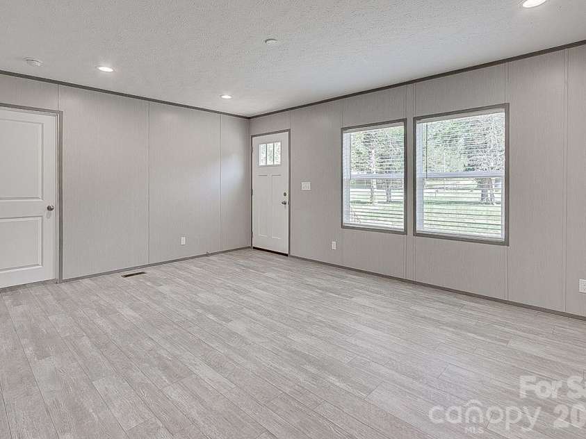 1848 Brittany Trail, Pleasant Garden, NC 27313.  MLS# CAR4394357, YatesRealty ID 32616. Living room