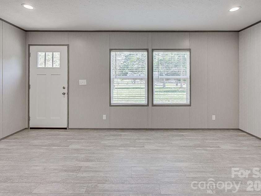 1848 Brittany Trail, Pleasant Garden, NC 27313.  MLS# CAR4394357, YatesRealty ID 32616. Living room