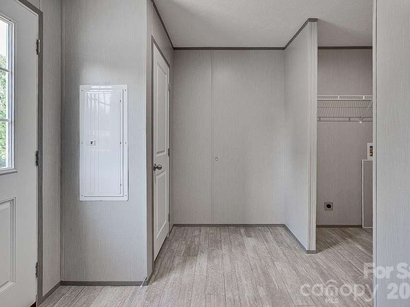 1848 Brittany Trail, Pleasant Garden, NC 27313.  MLS# CAR4394357, YatesRealty ID 32616. Mudroom with door to back deck