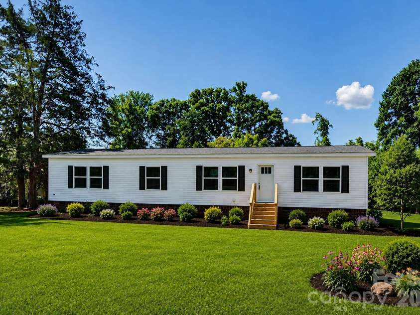 1848 Brittany Trail, Pleasant Garden, NC 27313.  MLS# CAR4394357, YatesRealty ID 32616. Virtually staged front of home