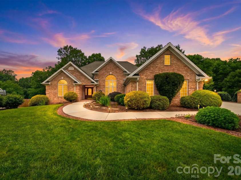 18 Mallard Court, Granite Falls, NC 28630.  MLS# CAR4391834, YatesRealty ID 32617. 