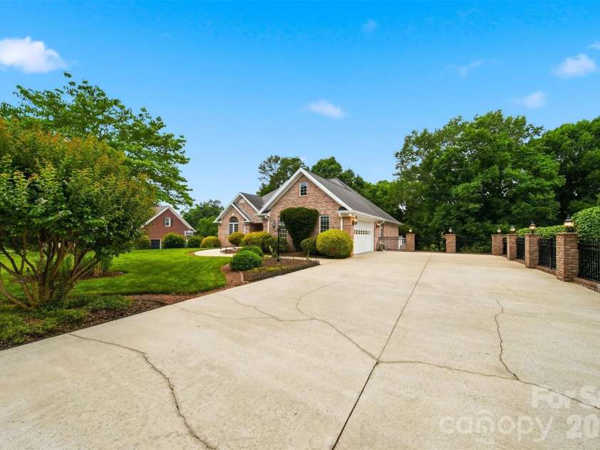 18 Mallard Court, Granite Falls, NC 28630.  MLS# CAR4391834, YatesRealty ID 32617. 