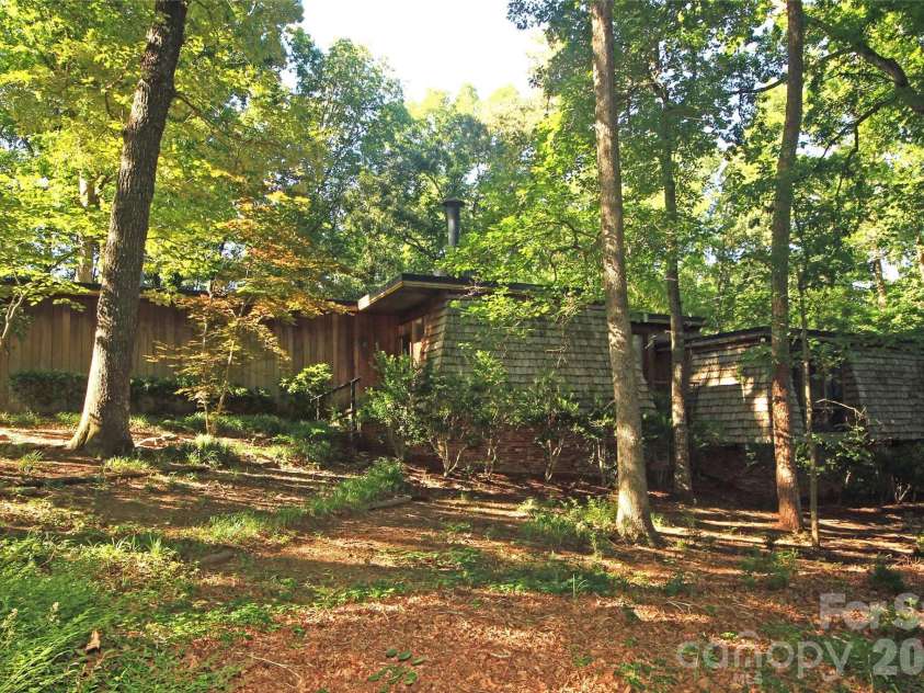 2638 Rolling Hills Drive, Monroe, NC 28110.  MLS# CAR4394198, YatesRealty ID 32619. This custom contemporary home is ideally situated on a hilltop flat that emphasis the privacy and beauty of the wooded lot.  The expansive windows in the home provide beautiful views and lots of natural light.