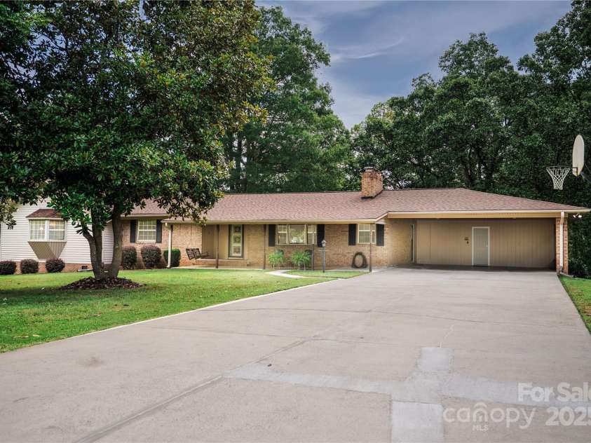 5075 Lakeview Drive, Salisbury, NC 28147.  MLS# CAR4288802, YatesRealty ID 32619. 