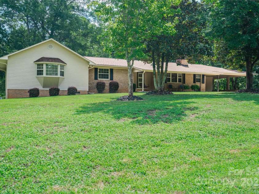5075 Lakeview Drive, Salisbury, NC 28147.  MLS# CAR4288802, YatesRealty ID 32619. 