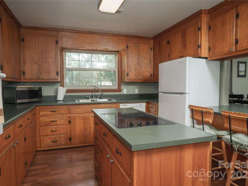 5075 Lakeview Drive, Salisbury, NC 28147.  MLS# CAR4288802, YatesRealty ID 32619. 