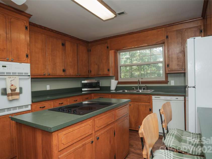 5075 Lakeview Drive, Salisbury, NC 28147.  MLS# CAR4288802, YatesRealty ID 32619. 
