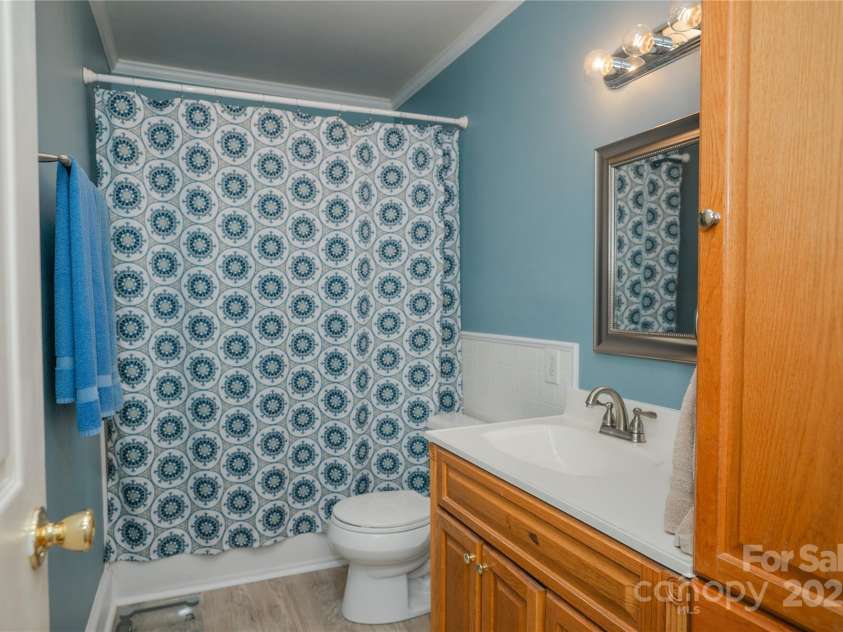 5075 Lakeview Drive, Salisbury, NC 28147.  MLS# CAR4288802, YatesRealty ID 32619. 