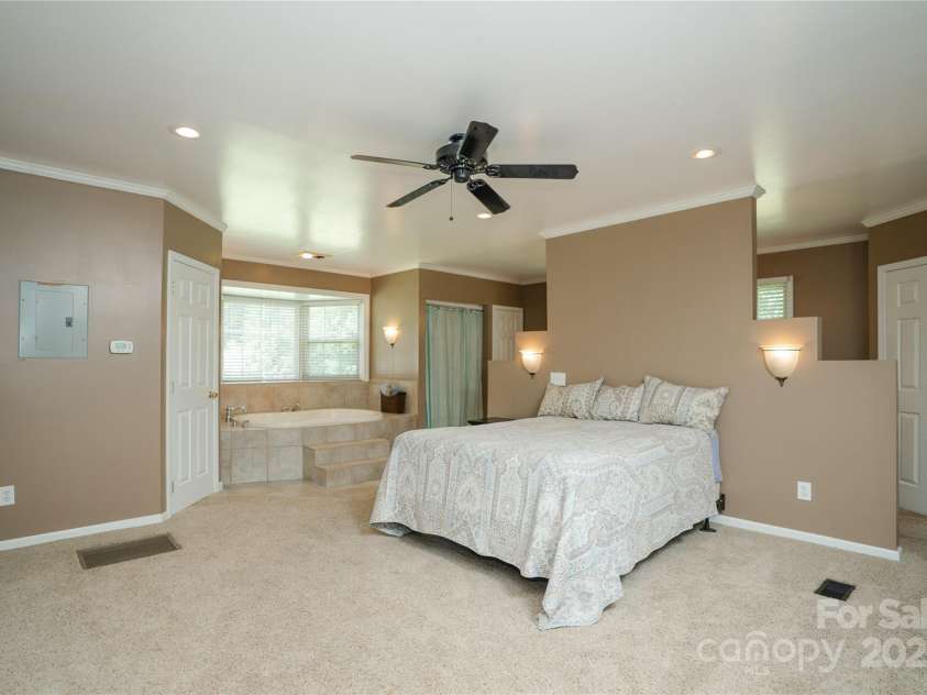 5075 Lakeview Drive, Salisbury, NC 28147.  MLS# CAR4288802, YatesRealty ID 32619. 