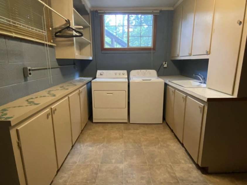5075 Lakeview Drive, Salisbury, NC 28147.  MLS# CAR4288802, YatesRealty ID 32619. 