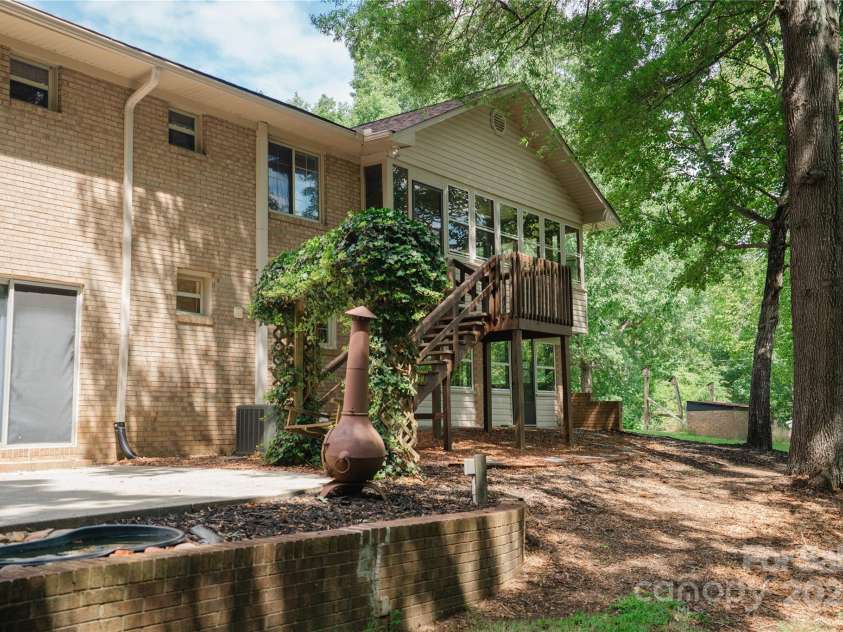 5075 Lakeview Drive, Salisbury, NC 28147.  MLS# CAR4288802, YatesRealty ID 32619. 