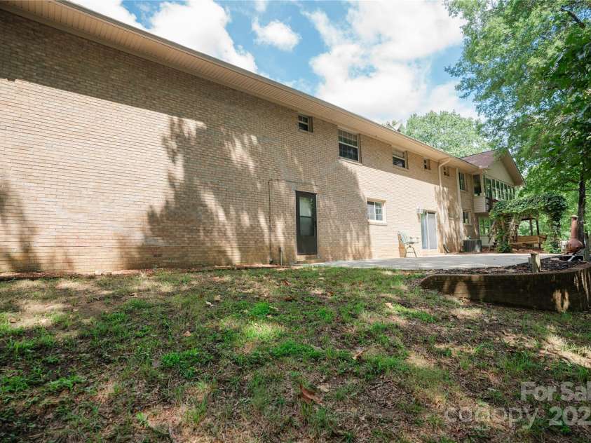 5075 Lakeview Drive, Salisbury, NC 28147.  MLS# CAR4288802, YatesRealty ID 32619. 