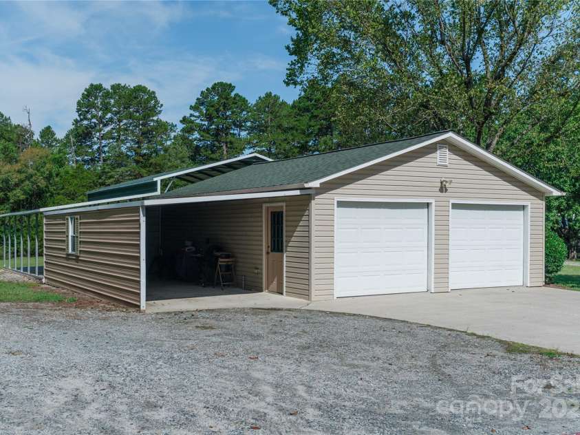 5075 Lakeview Drive, Salisbury, NC 28147.  MLS# CAR4288802, YatesRealty ID 32619. 