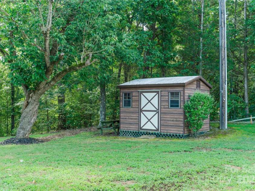 5075 Lakeview Drive, Salisbury, NC 28147.  MLS# CAR4288802, YatesRealty ID 32619. 
