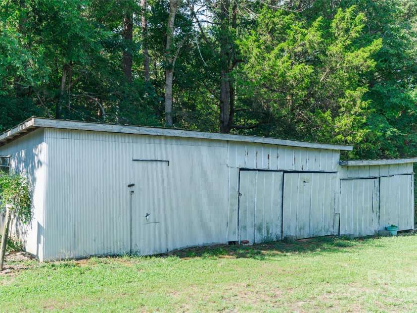 5075 Lakeview Drive, Salisbury, NC 28147.  MLS# CAR4288802, YatesRealty ID 32619. 