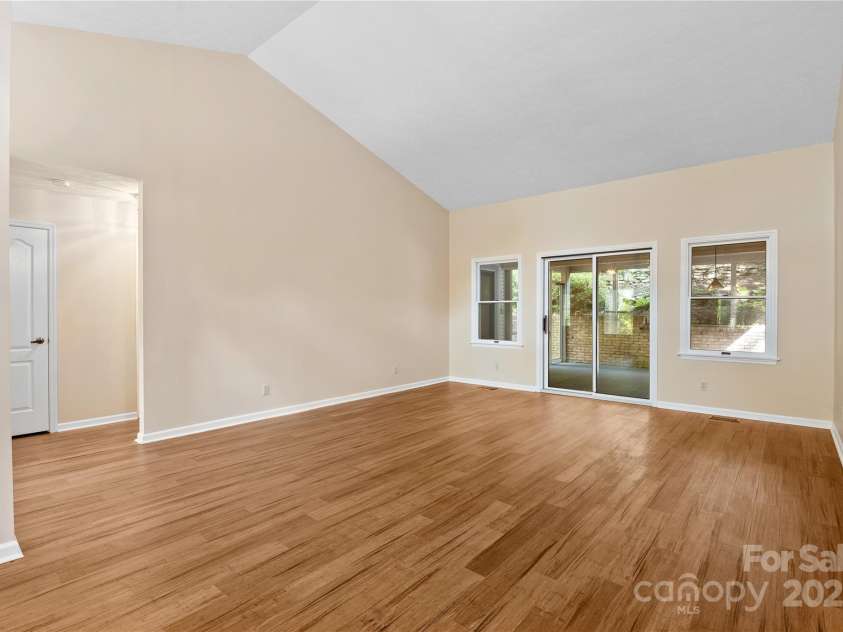 131 Jenny Lind Drive, Hendersonville, NC 28791.  MLS# CAR4294642, YatesRealty ID 3262. 