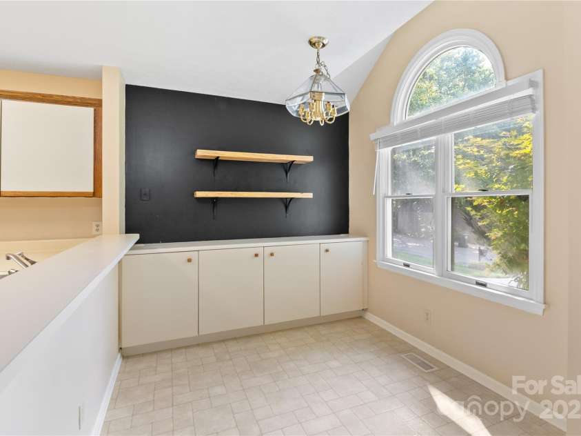 131 Jenny Lind Drive, Hendersonville, NC 28791.  MLS# CAR4294642, YatesRealty ID 3262. 