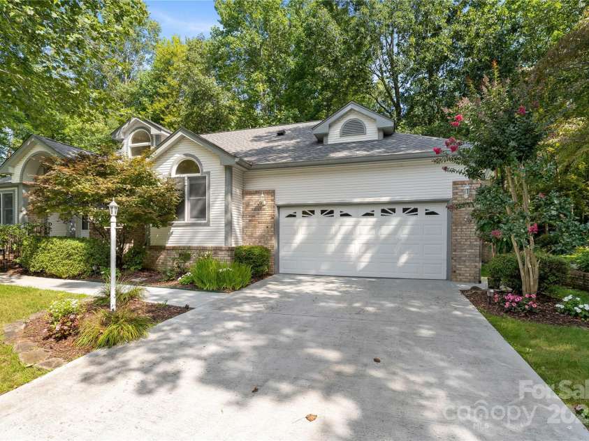 131 Jenny Lind Drive, Hendersonville, NC 28791.  MLS# CAR4294642, YatesRealty ID 3262. 