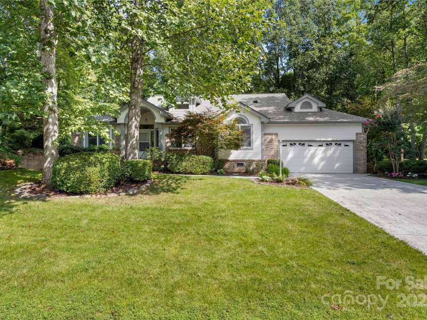 131 Jenny Lind Drive, Hendersonville, NC 28791.  MLS# CAR4294642, YatesRealty ID 3262. 