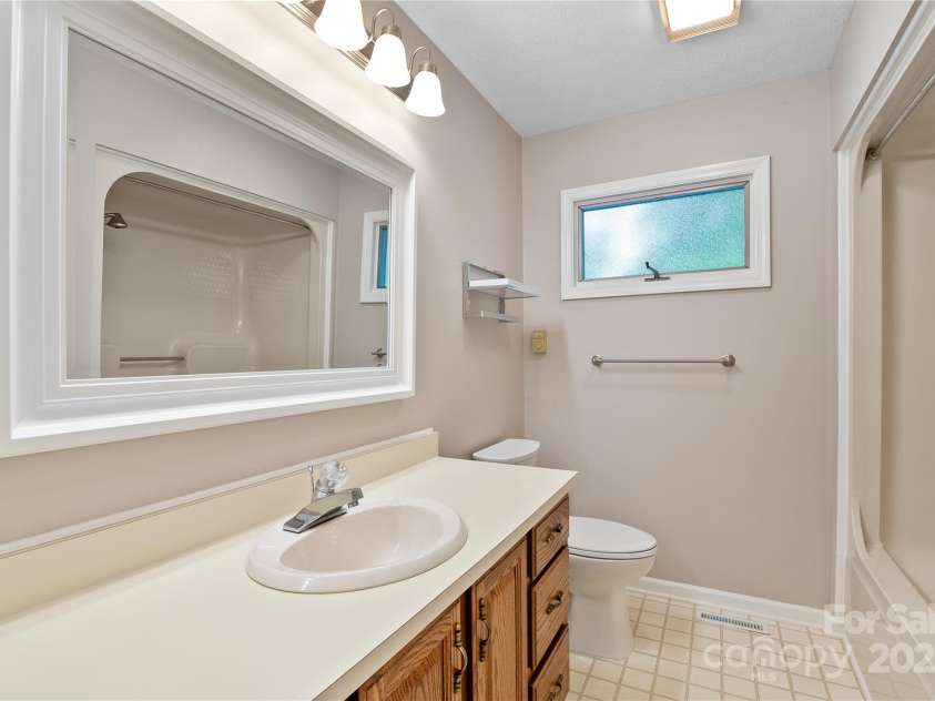 131 Jenny Lind Drive, Hendersonville, NC 28791.  MLS# CAR4294642, YatesRealty ID 3262. Guest Bath