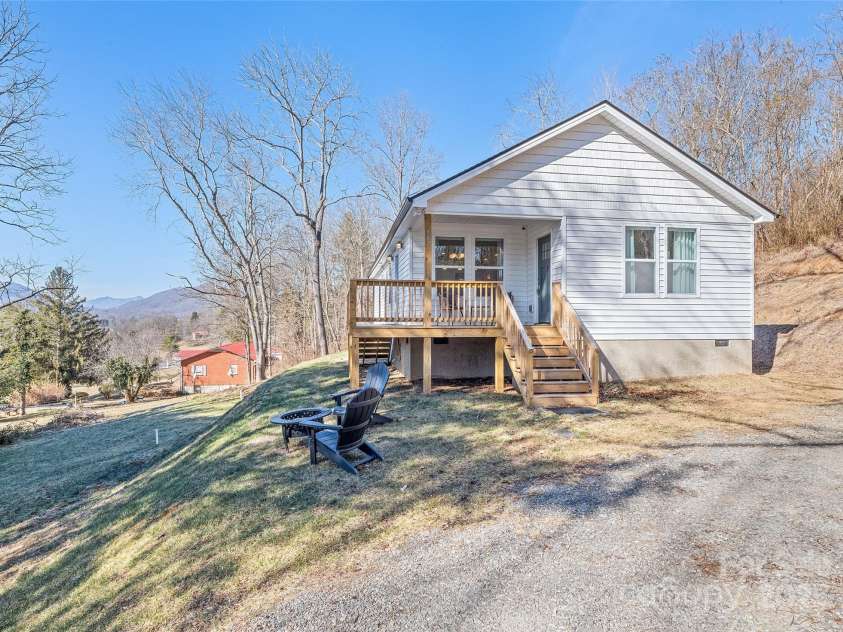 687 Holtzclaw Road, Canton, NC 28716.  MLS# CAR4315869, YatesRealty ID 3262. 