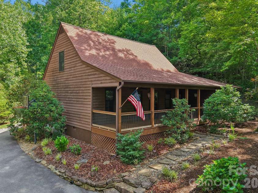 1952 Davis Mountain Road, Hendersonville, NC 28739.  MLS# CAR4394172, YatesRealty ID 32620. 