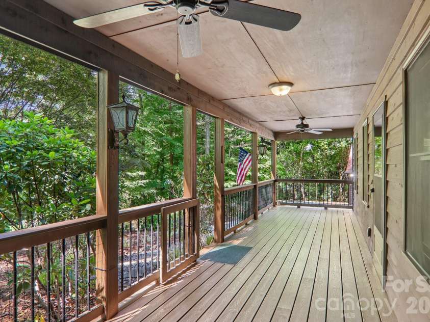 1952 Davis Mountain Road, Hendersonville, NC 28739.  MLS# CAR4394172, YatesRealty ID 32620. 